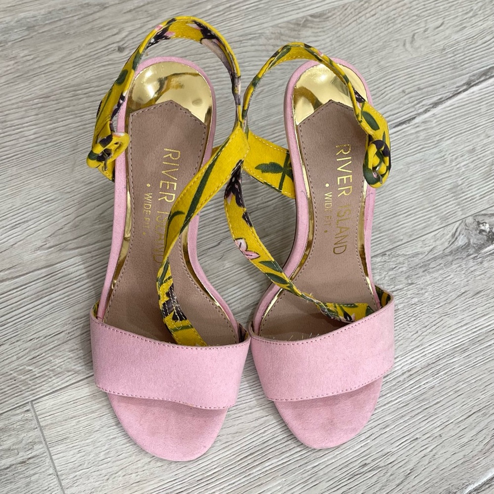 River island high heel sandals for summer. Light pink & yellow floral prints